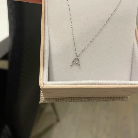 White gold and diamond “A” necklace - Picture 7 of 7